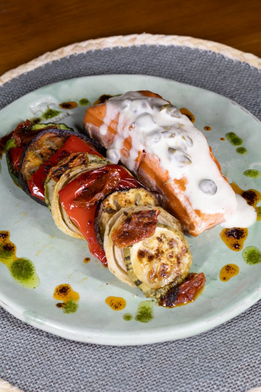 Salmón grille con crema de limón