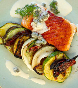 Salmón grille con crema de limón